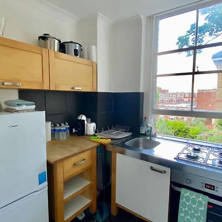 2 Bedroom Flat In Camberwell Green - Central Location With Excellent Connections To Tourist Attractions And Main London Airports Londres Exterior foto
