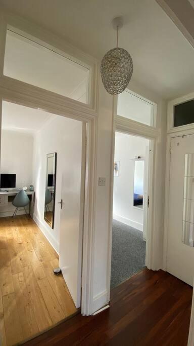 2 Bedroom Flat In Camberwell Green - Central Location With Excellent Connections To Tourist Attractions And Main London Airports Londres Exterior foto