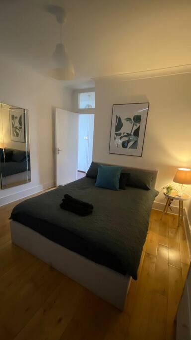 2 Bedroom Flat In Camberwell Green - Central Location With Excellent Connections To Tourist Attractions And Main London Airports Londres Exterior foto