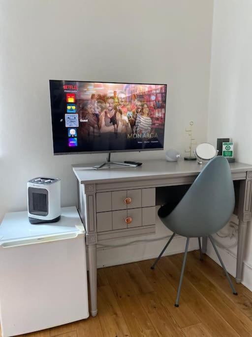 2 Bedroom Flat In Camberwell Green - Central Location With Excellent Connections To Tourist Attractions And Main London Airports Londres Exterior foto