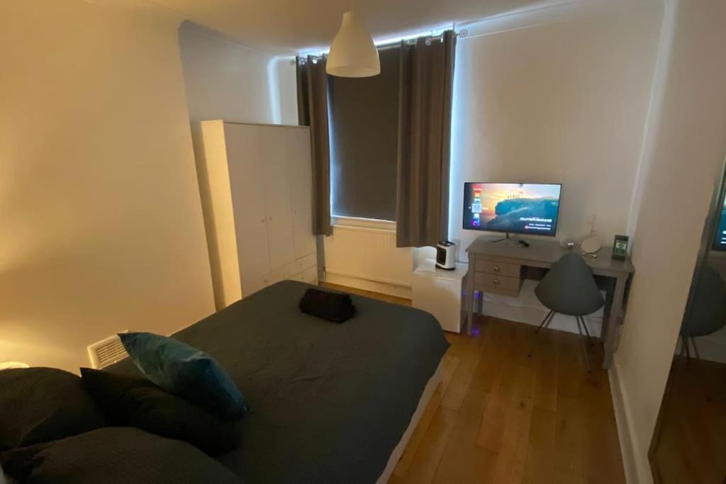 2 Bedroom Flat In Camberwell Green - Central Location With Excellent Connections To Tourist Attractions And Main London Airports Londres Exterior foto