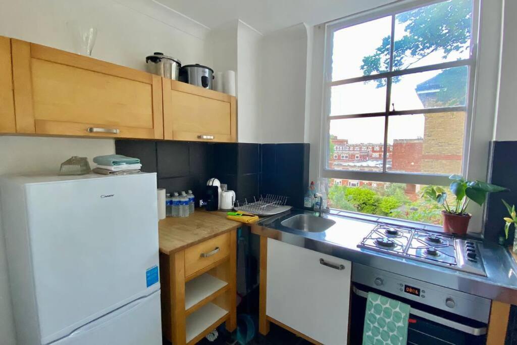 2 Bedroom Flat In Camberwell Green - Central Location With Excellent Connections To Tourist Attractions And Main London Airports Londres Exterior foto